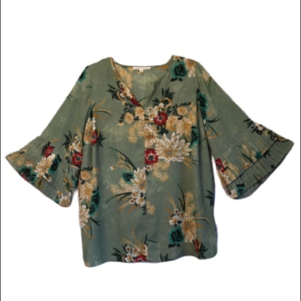Nordstrom green floral blouse w/pleated sleeves